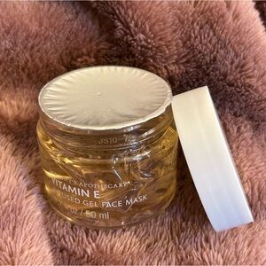 NEW UNOPENED Wright’s Apothecary Vitamin E Infused Gel Face Mask